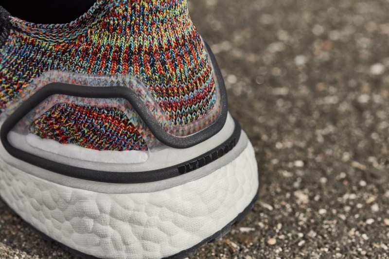 adidas UltraBOOST 19 å
¨æ°ãDrak Pixelãé
è²å³å°ä¸æ¶