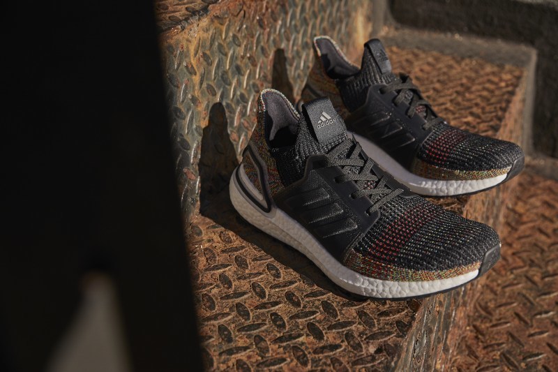 adidas UltraBOOST 19 å
¨æ°ãDrak Pixelãé
è²å³å°ä¸æ¶