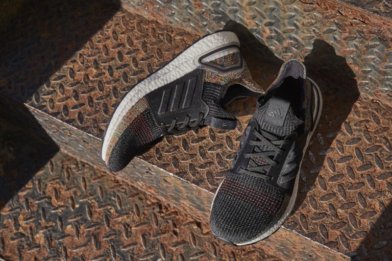 adidas UltraBOOST 19 å
¨æ°ãDrak Pixelãé
è²å³å°ä¸æ¶