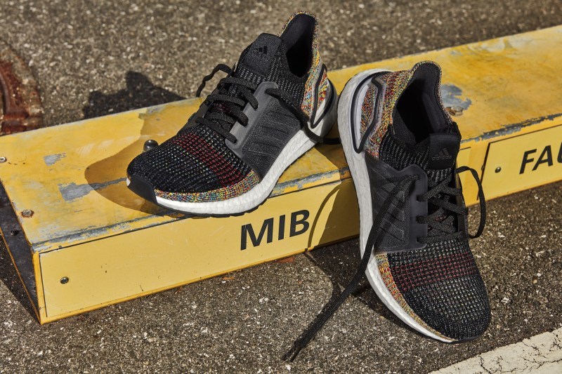 adidas UltraBOOST 19 å
¨æ°ãDrak Pixelãé
è²å³å°ä¸æ¶