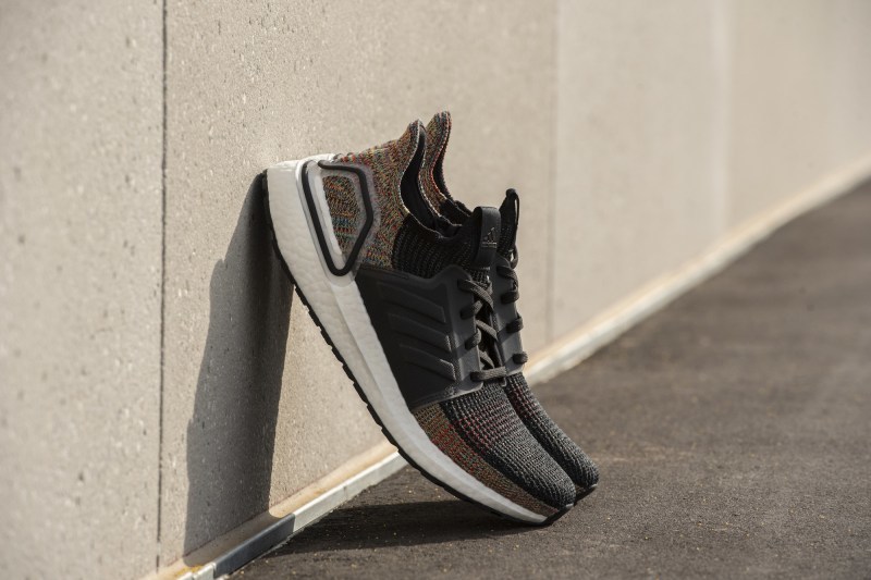 adidas UltraBOOST 19 å
¨æ°ãDrak Pixelãé
è²å³å°ä¸æ¶