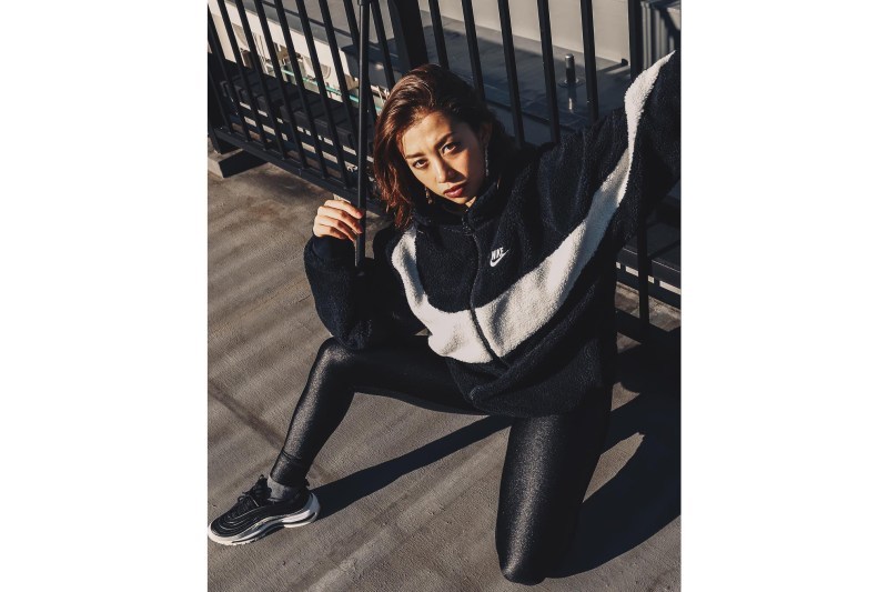 Nike è¿½å æ¨åºæ°é
è² Big Swoosh éé¢å¤å¥