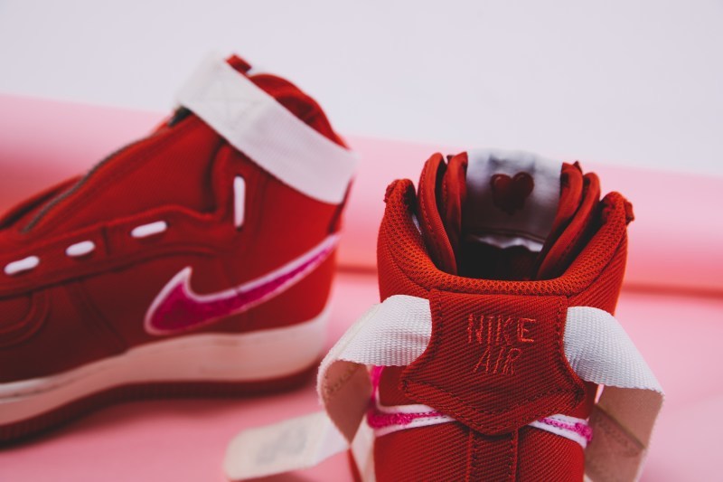 è¿è³ Emotionally Unavailable x Nike å
¨æ°è¯å Air Force 1 High