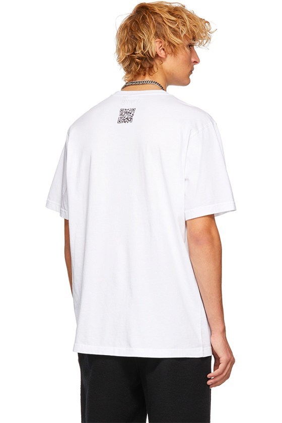 無言以對-Vetements 推出印上「QR Code」的 Print Tee