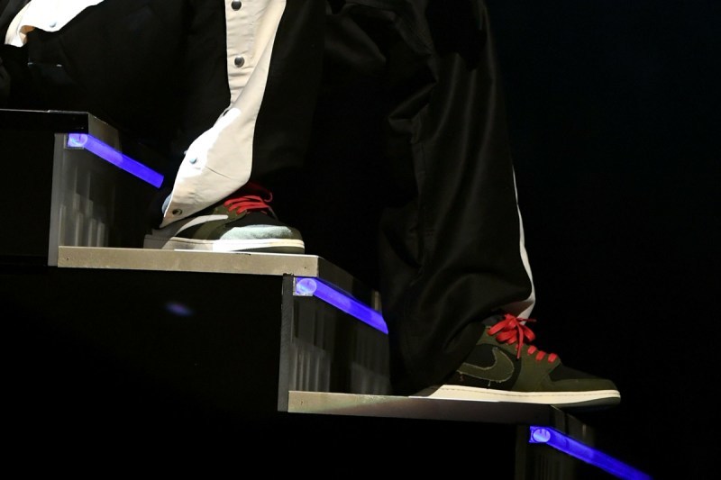 Travis Scott æå
å
¨æ° Air Jordan 1 Low è¯å鿬¾