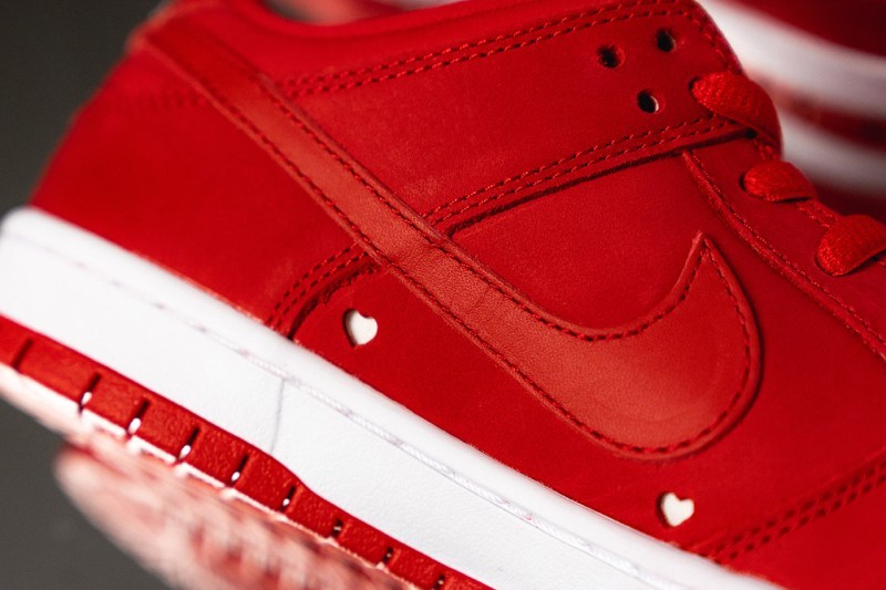 è¿è³ Girls Don't Cry x Nike SB Dunk Low è¯å鿬¾