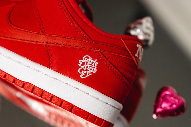 è¿è³ Girls Don't Cry x Nike SB Dunk Low è¯å鿬¾