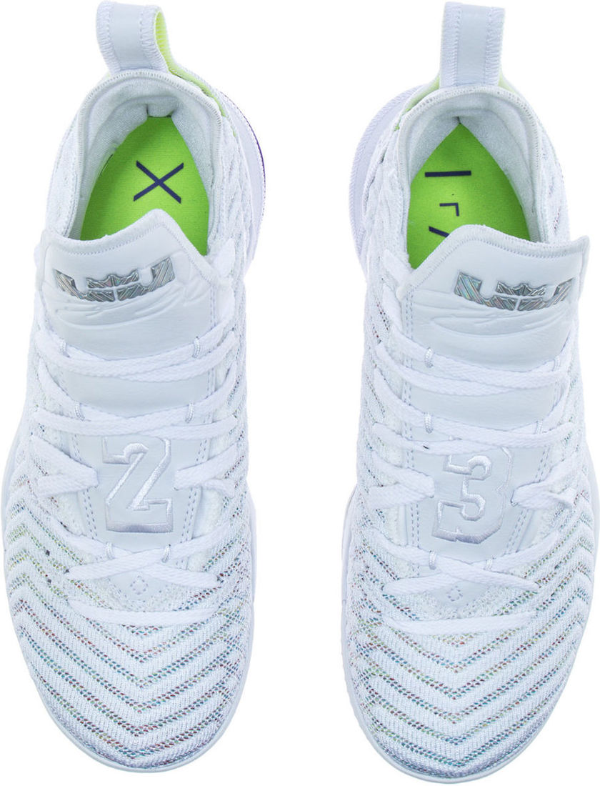 Nike LeBron 16 Buzz Lightyearç½è²å¤è²è¶
级è¡èAO2588-102å叿¥æPirce