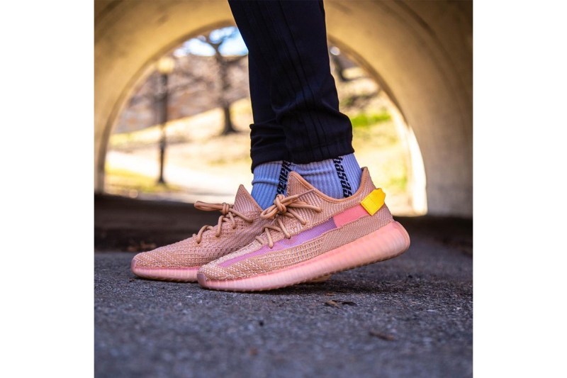 YEEZY BOOST 350 V2 å
¨æ°é
è²ãClayãä¸è
³é è¦½