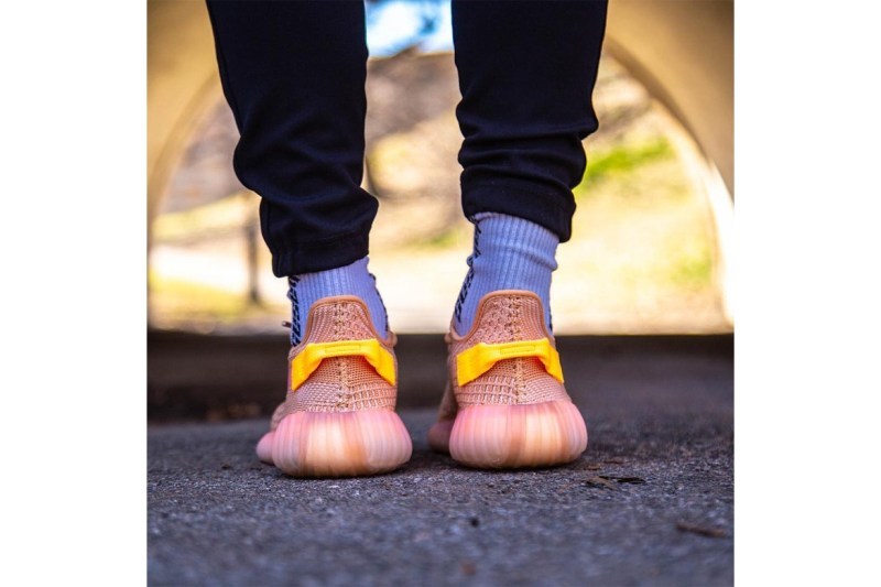 YEEZY BOOST 350 V2 å
¨æ°é
è²ãClayãä¸è
³é è¦½
