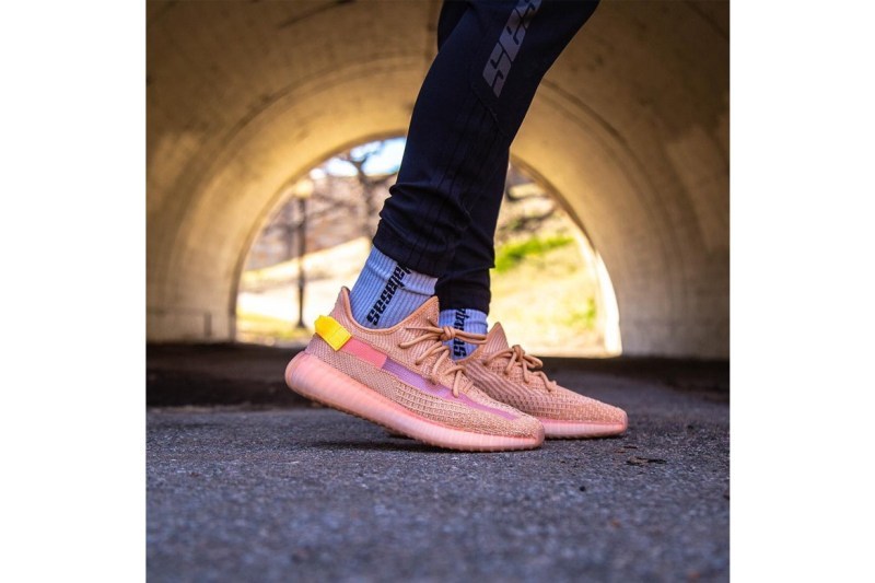 YEEZY BOOST 350 V2 å
¨æ°é
è²ãClayãä¸è
³é è¦½