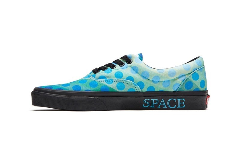 Vans æ¨åºå
¨æ°ç³»åè´æ¬ææ»¾å·¨æ David Bowie