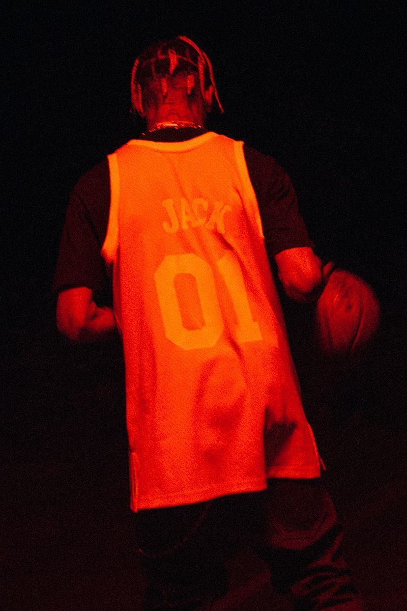 Travis Scott 以 Houston Rockets å¾:copyright:å¤çè¡£çºéæè¨è¨å¥æ³¨éå:registered:å:registered:å