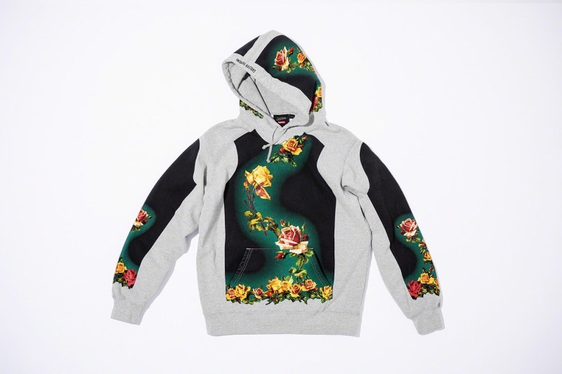 Supreme x Jean Paul Gaultier 2019 æ¥å¤è¯åç³»åæ£å¼ç¼ä½
