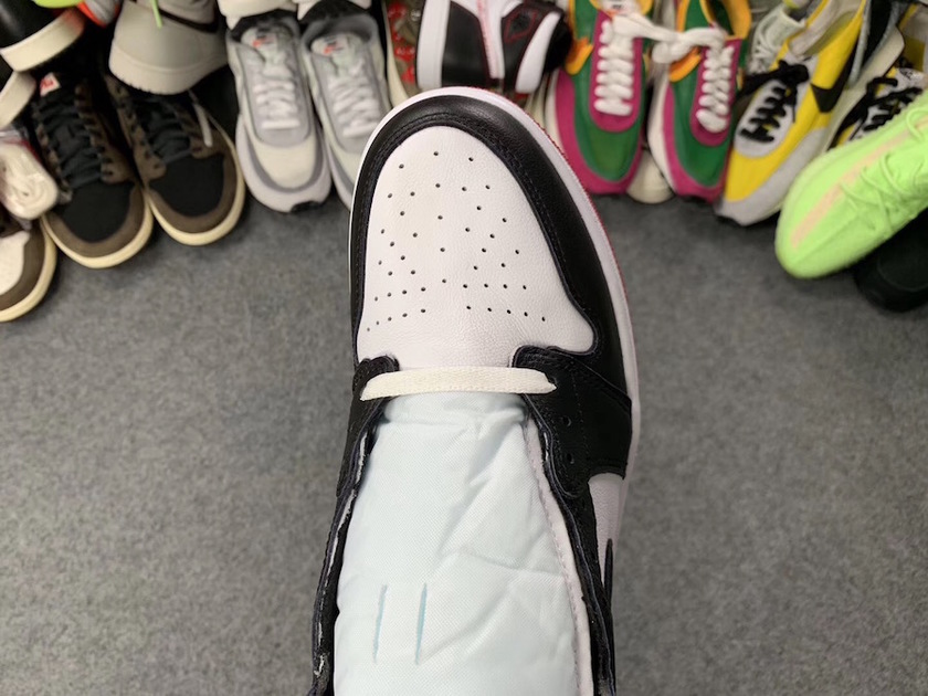 Air Jordan 1女è£
ç¼é¢é»è²é头CD0461-016å叿¥æ