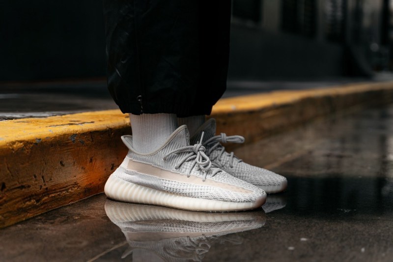 YEEZY BOOST 350 V2 å
¨æ°å°åéå:registered:é
è²ãLundmarkãä¸è
³é è¦½