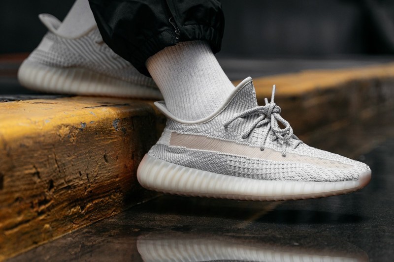 YEEZY BOOST 350 V2 å
¨æ°å°åéå:registered:é
è²ãLundmarkãä¸è
³é è¦½