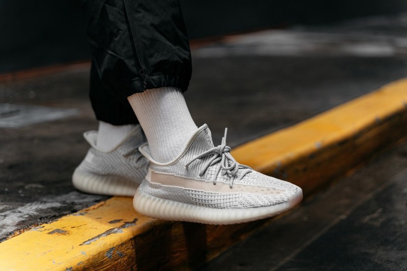 YEEZY BOOST 350 V2 å
¨æ°å°åéå:registered:é
è²ãLundmarkãä¸è
³é è¦½