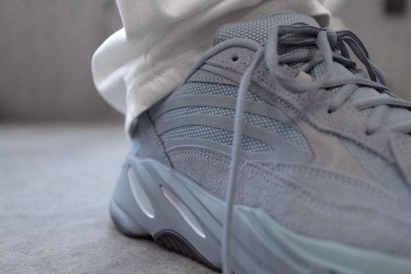 adidas Yeezy Boost 700 V2 FV8424å»é¢Blue On-Feet