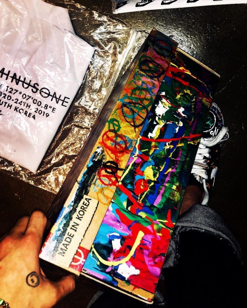 G-Dragon æ¬å¿é¾çä¼¼æå
 Nike x PEACEMINUSONE ææ°è¯å鿬¾