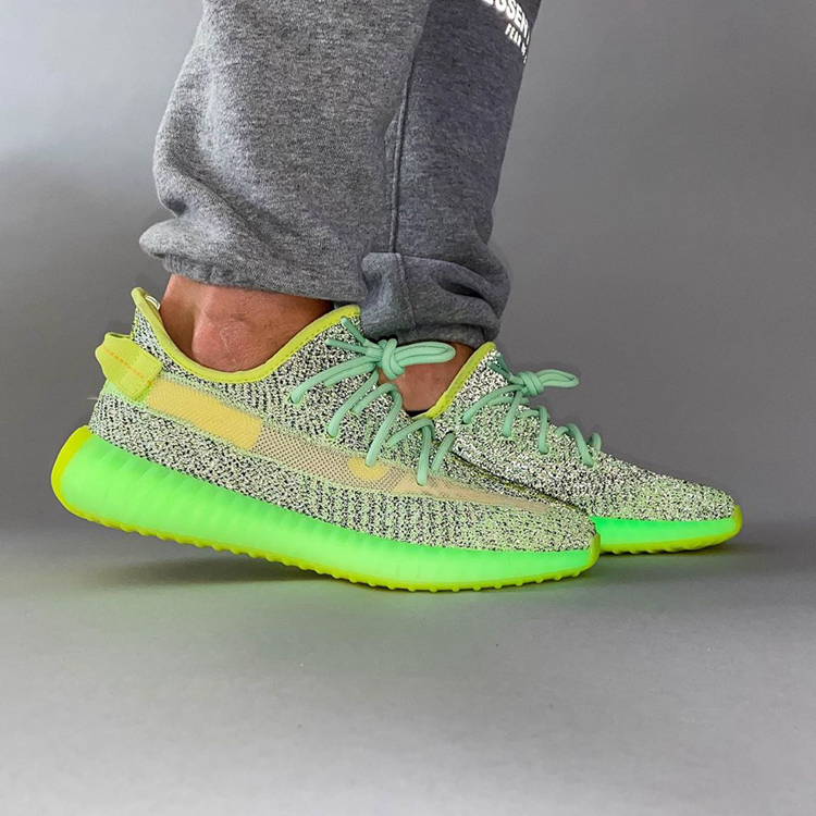 2,yeezy 350 v2 yeezreel 黑绿