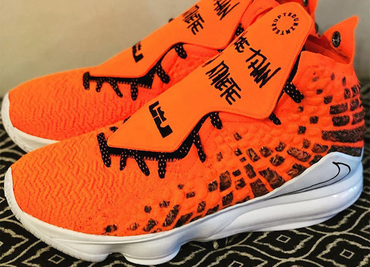 Nike LeBron 17æ¯è¿å¨åæ:copyright:è²