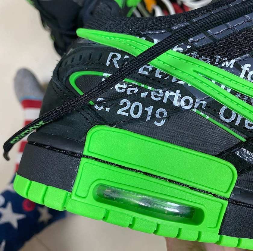Off-White-Nike-Air-Rubber-Dunk-Black-Green-Strike-CU6015-001-Release-Date-2.jpg