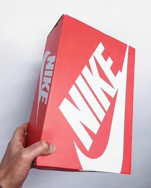 https___hypebeast.com_wp-content_blogs.dir_4_files_2020_05_camera60studio-nike-shoebox-dior-saddle-bag-remake-6.jpg