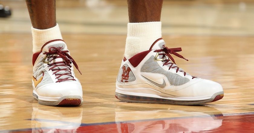 nike-air-max-lebron-vii-7-mvp-retro-1.jpg