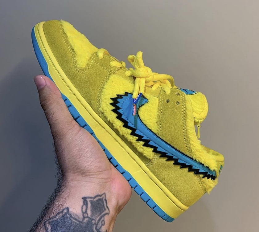 “五只熊”Dunk SB之小黄熊细节近赏,穿搭效果也相当出彩 NIKE耐克 第3张 “五只熊”Dunk SB之小黄熊细节近赏,穿搭效果也相当出彩 NIKE耐克 第3张
