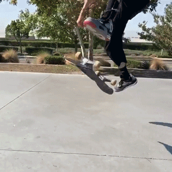 OFF-WHITE,Air Jordan 4,Bred,  未市售 OW x AJ4 上脚滑板第一人！预示即将发售？！