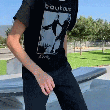 OFF-WHITE,Air Jordan 4,Bred,  未市售 OW x AJ4 上脚滑板第一人！预示即将发售？！