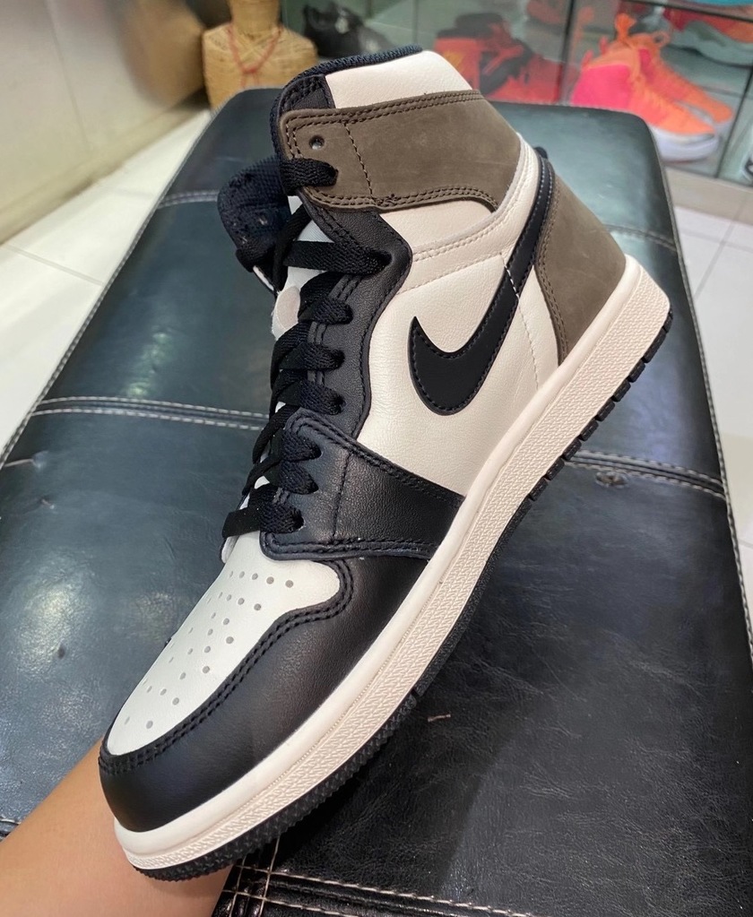 Air Jordan 1 Dark Mocha 555088-105