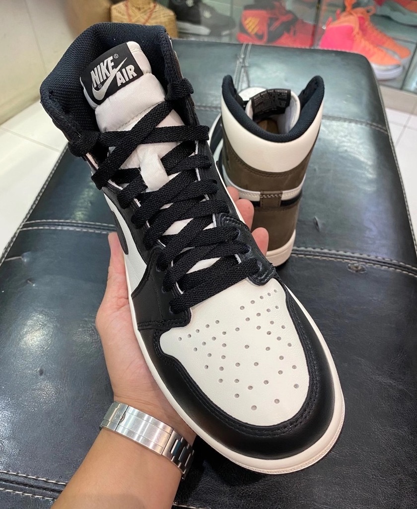 Air Jordan 1 Dark Mocha 555088-105