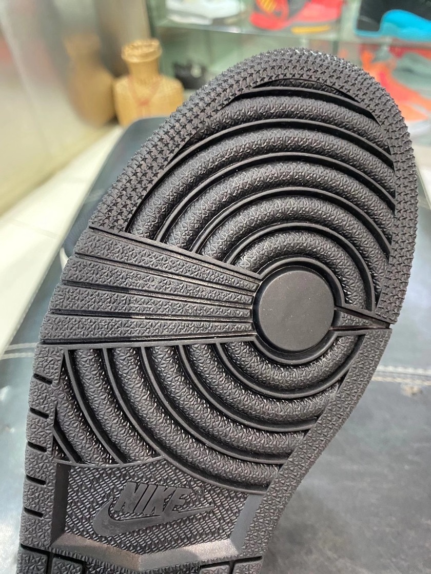 Air Jordan 1 Dark Mocha 555088-105