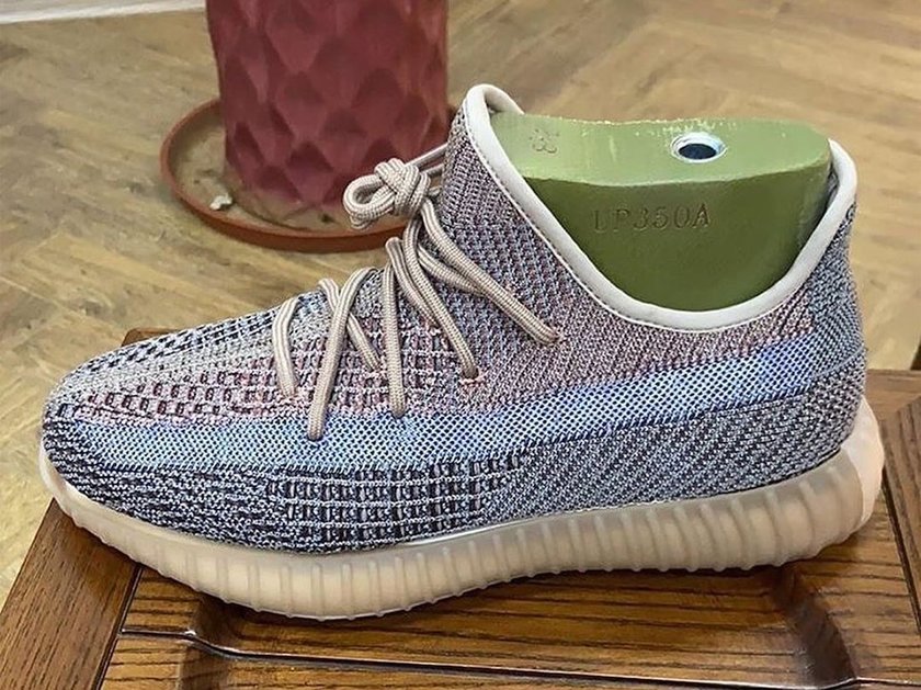 Yeezy 350 V2 “Yecher” 配色实物曝光！十一月登场！ | 当客|球鞋资讯