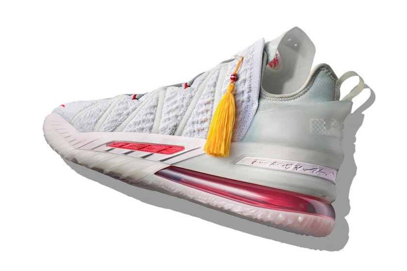 LeBron James ææ°æ°é´ Nike LeBron 18 æ£å¼ç»å ´