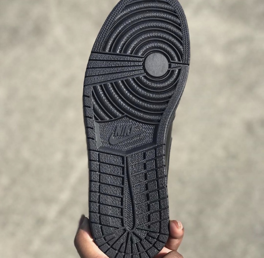 Air Jordan 1 Black Gold 555088-032 Release Date Pricing