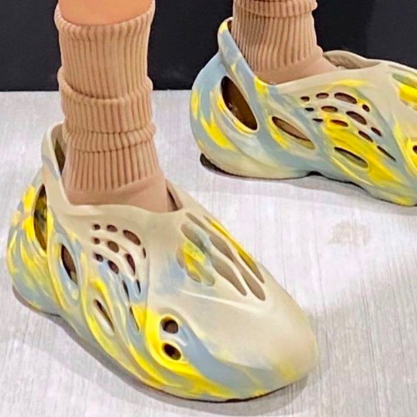 Yeezy洞洞鞋,Foam Runner,Yeezy  好消息！药水哥同款的「Yeezy 洞洞鞋」可能要发售了！