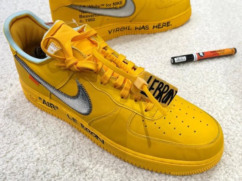 ç°ç½è²Nike Air Force 1 Universityéåå¸æ¥æ