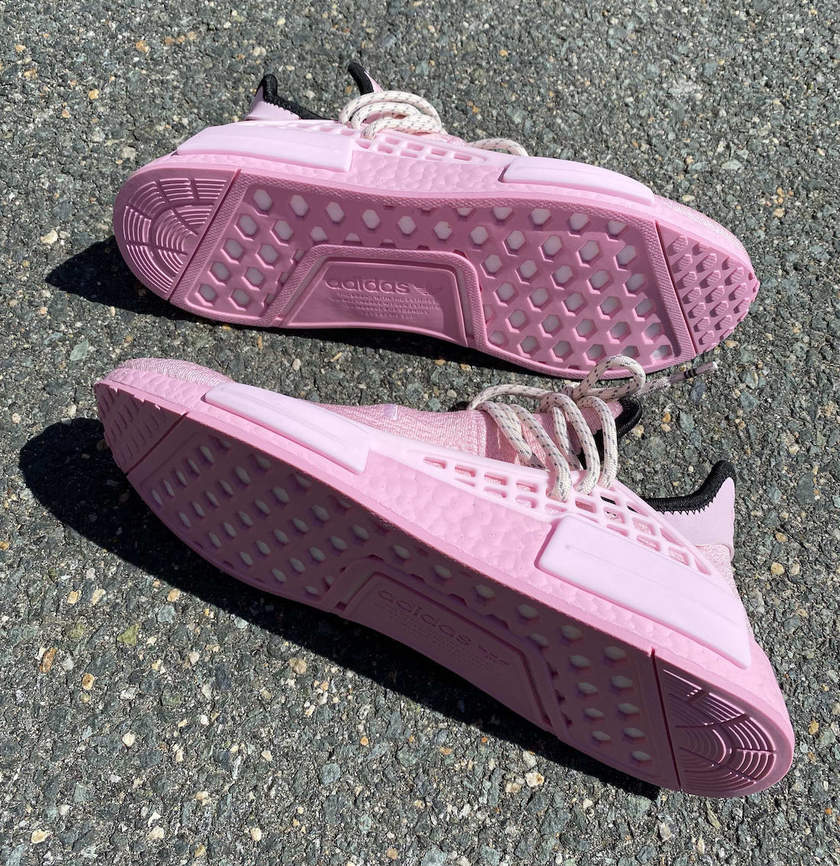 猛男,心动,樱,花粉,菲董,NMD,终于,来,了,这,  猛男心动!樱花粉菲董 Hu NMD 终于来了!这才是春季绝佳配色!