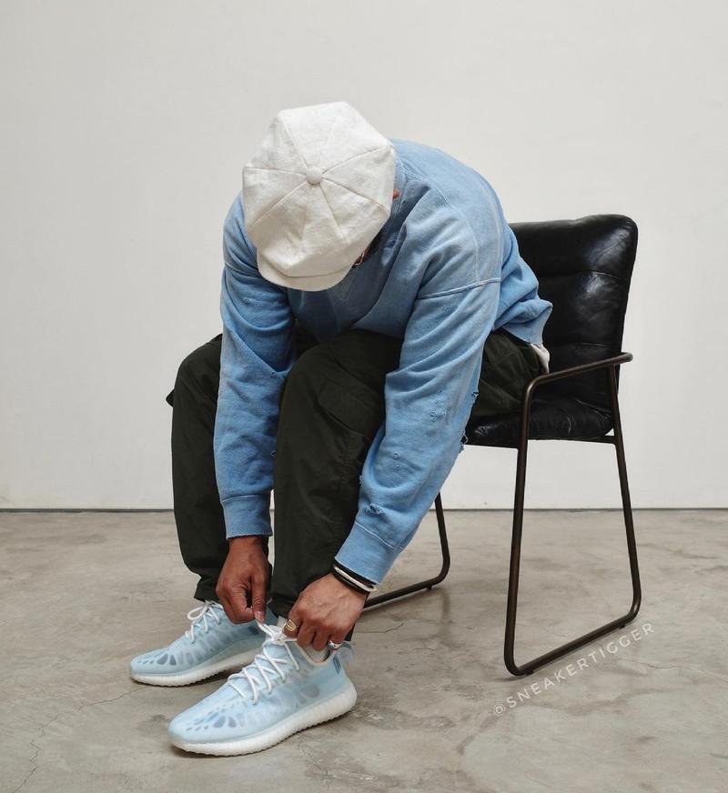 再次近賞 adidas YEEZY BOOST 350 V2 最新配色「Mono Ice」