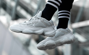 球鞋开箱60秒——YEEZY 500 骨白