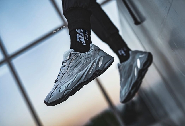 这双 yeezy 700 v2 医院蓝有点帅气